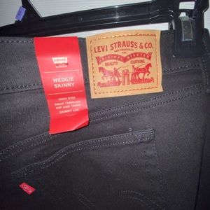 Levi’s wedgie skinny black pant. US size 20